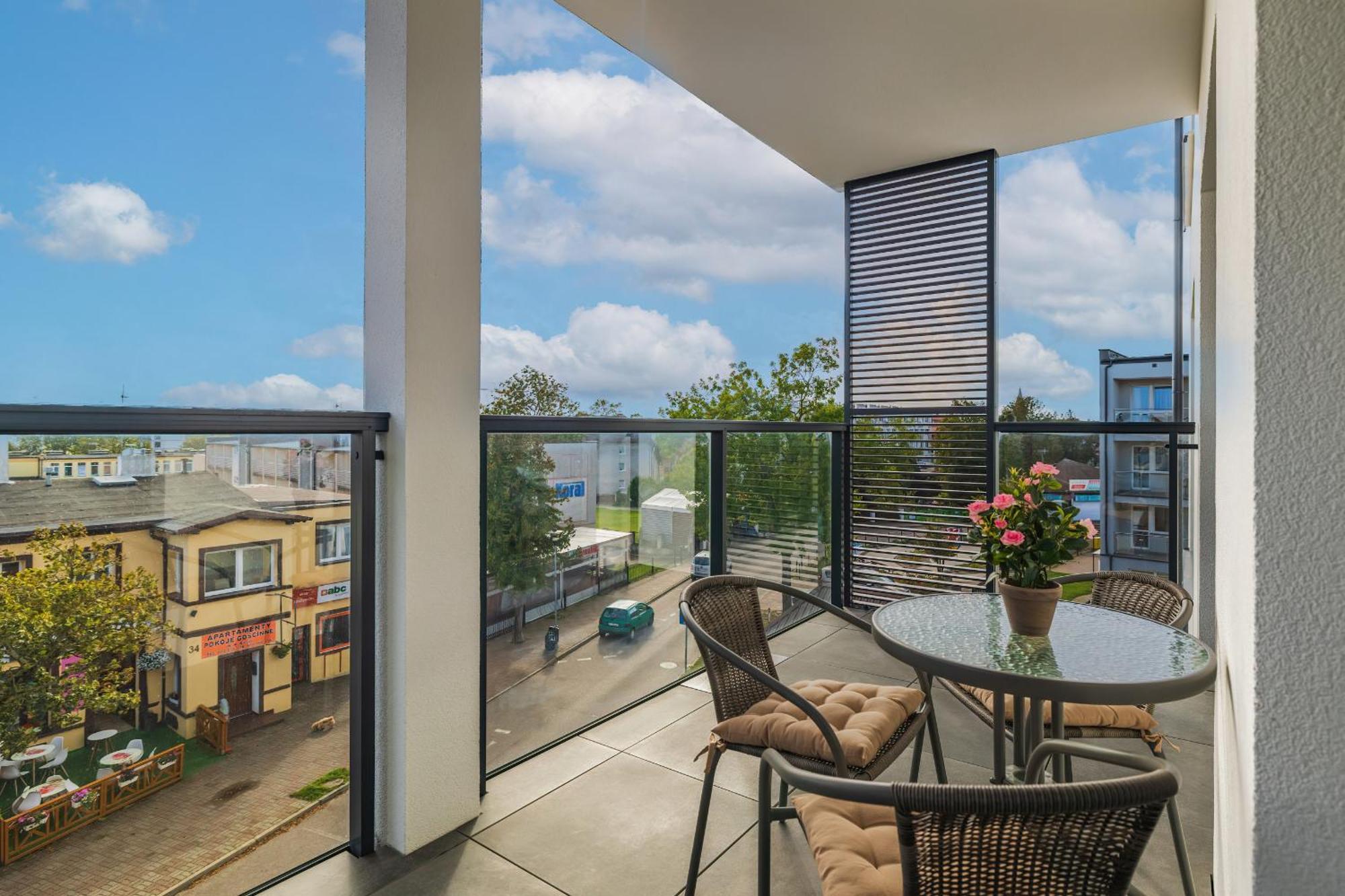 Air-conditioned Seaside With Parking & Balcony By Renters Apartment *